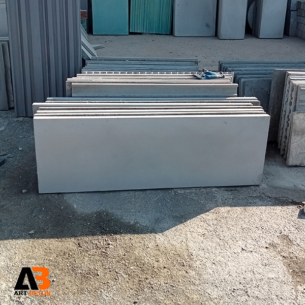 پنل بتنی 50×150 سانتیمتر — نمای جلو با سطح بتن اکسپوز صاف و مدرن پنل بتنی 50×150 سانتیمتر — نمای جلو با سطح بتن اکسپوز صاف و مدرن