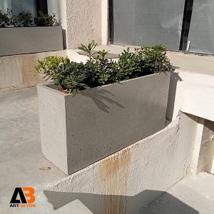 گلدان بتن اکسپوز با طراحی ساده و مقاوم برای فضای داخلی و بیرونی
